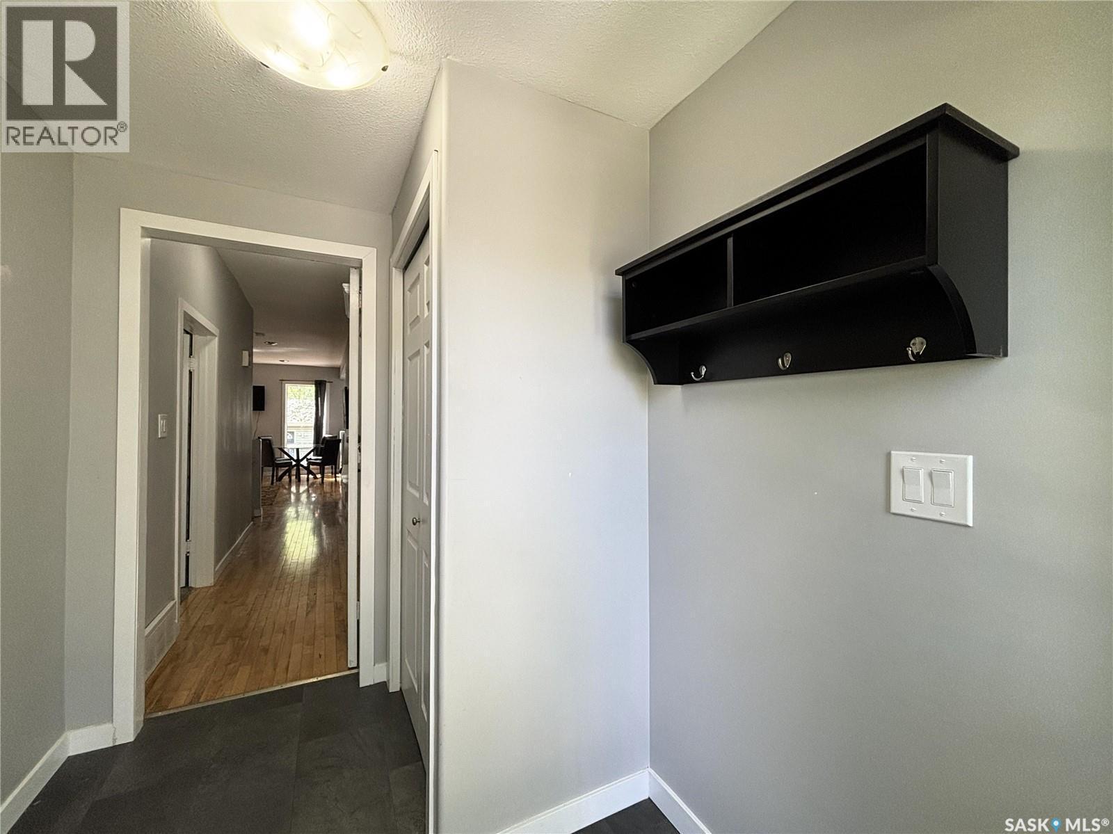 819 5Th Avenue N, Saskatoon, SK - Indoor Photo Showing Other Room