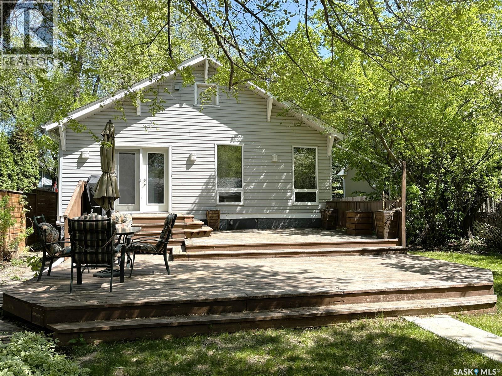 819 5Th Avenue N, Saskatoon, SK - Outdoor With Deck Patio Veranda