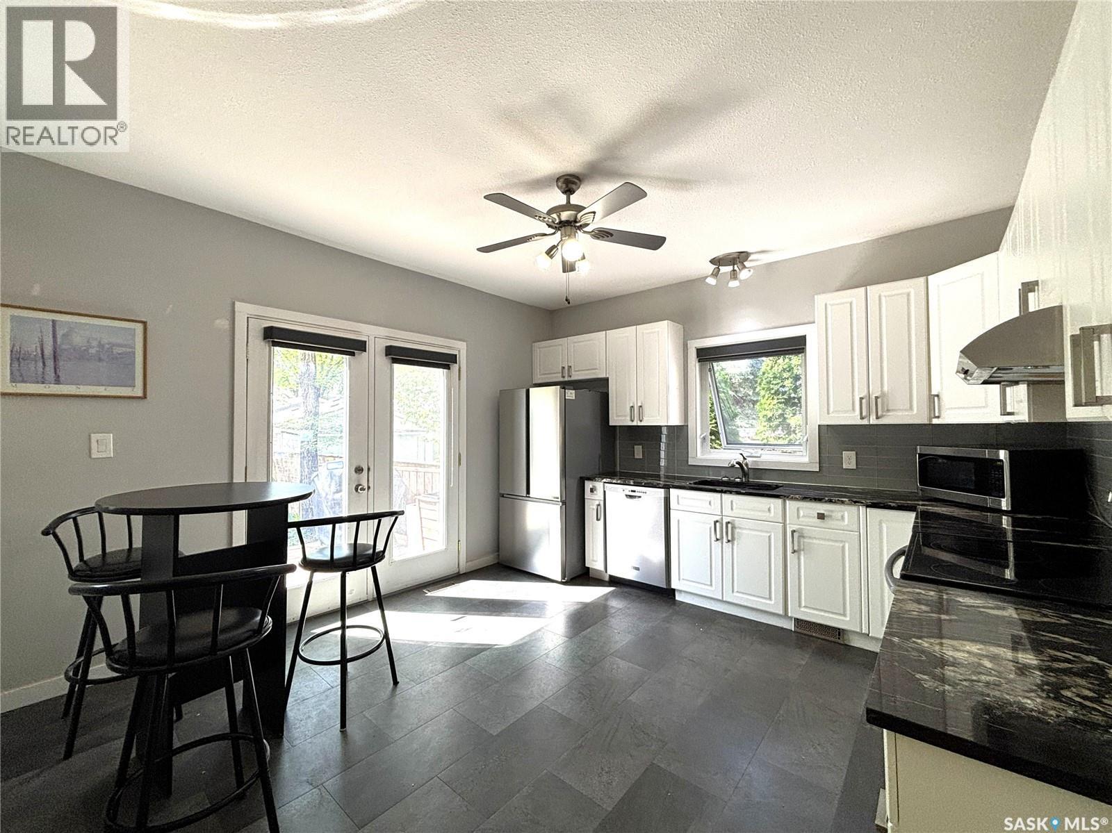 819 5Th Avenue N, Saskatoon, SK - Indoor