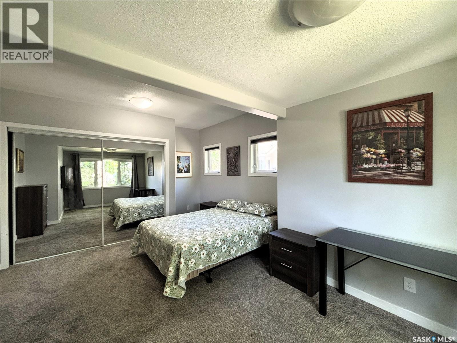 819 5Th Avenue N, Saskatoon, SK - Indoor Photo Showing Bedroom