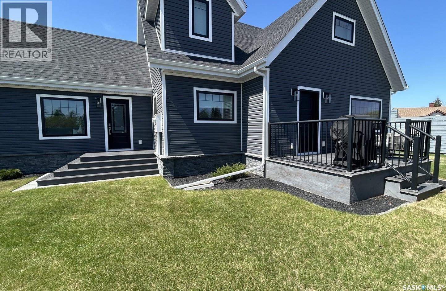 104 Central Boulevard, Nipawin, SK - Outdoor