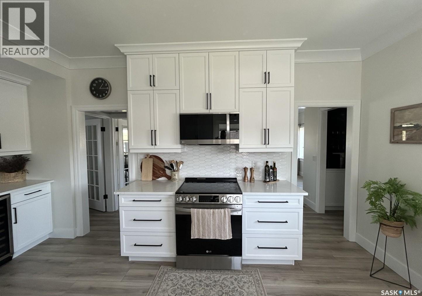 104 Central Boulevard, Nipawin, SK - Indoor Photo Showing Kitchen With Upgraded Kitchen