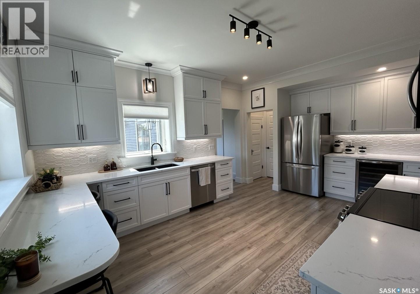 104 Central Boulevard, Nipawin, SK - Indoor Photo Showing Kitchen With Upgraded Kitchen
