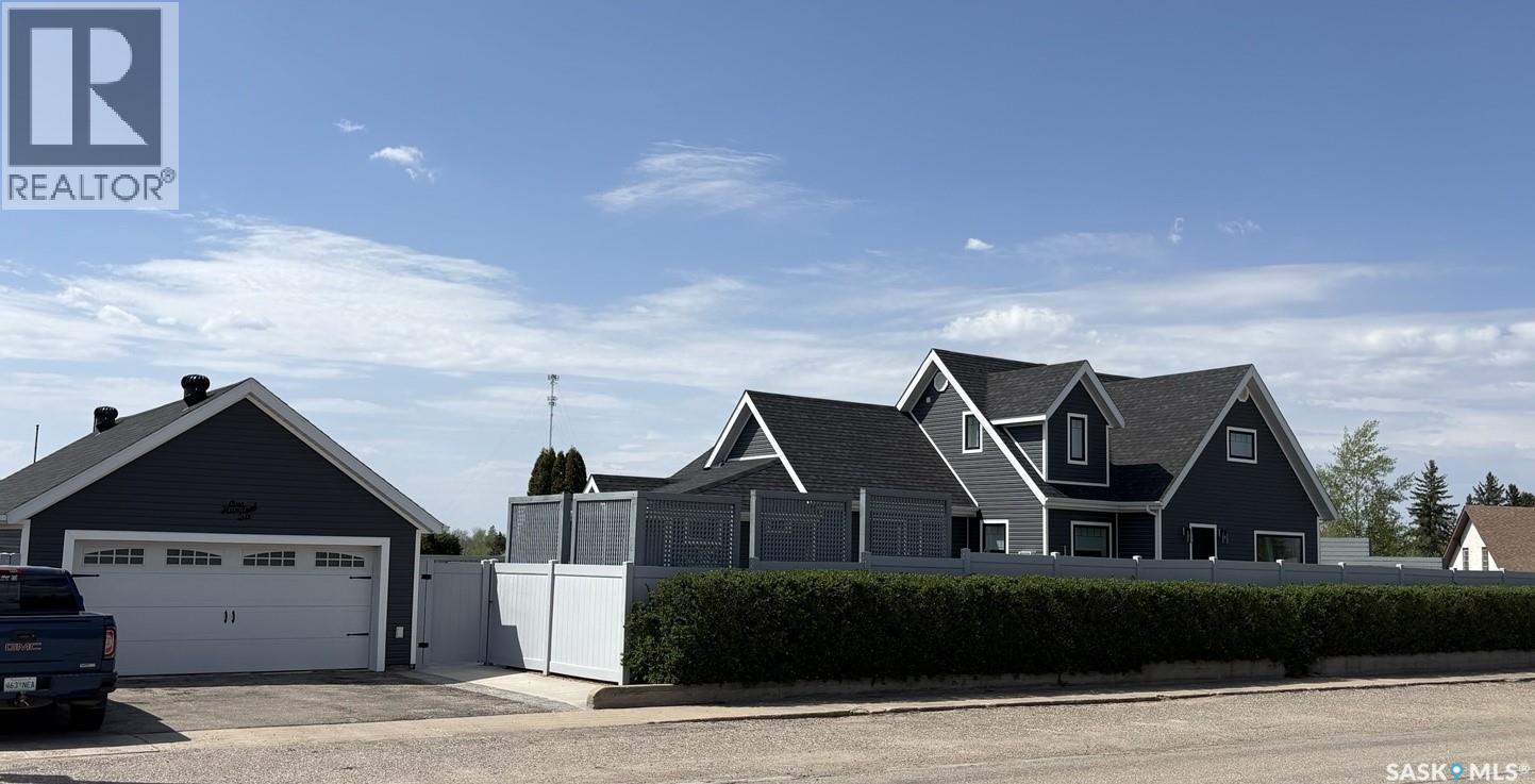 104 Central Boulevard, Nipawin, SK - Outdoor