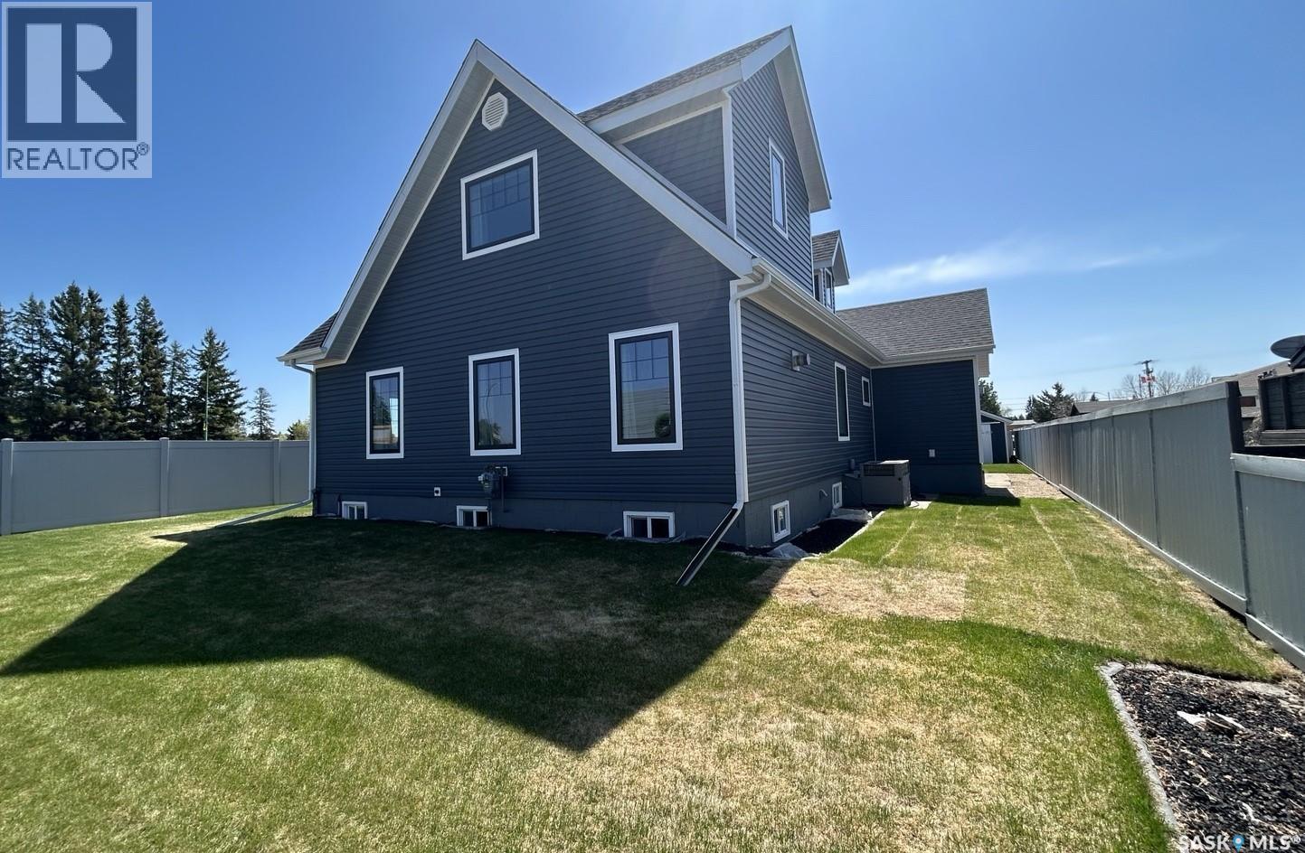 104 Central Boulevard, Nipawin, SK - Outdoor