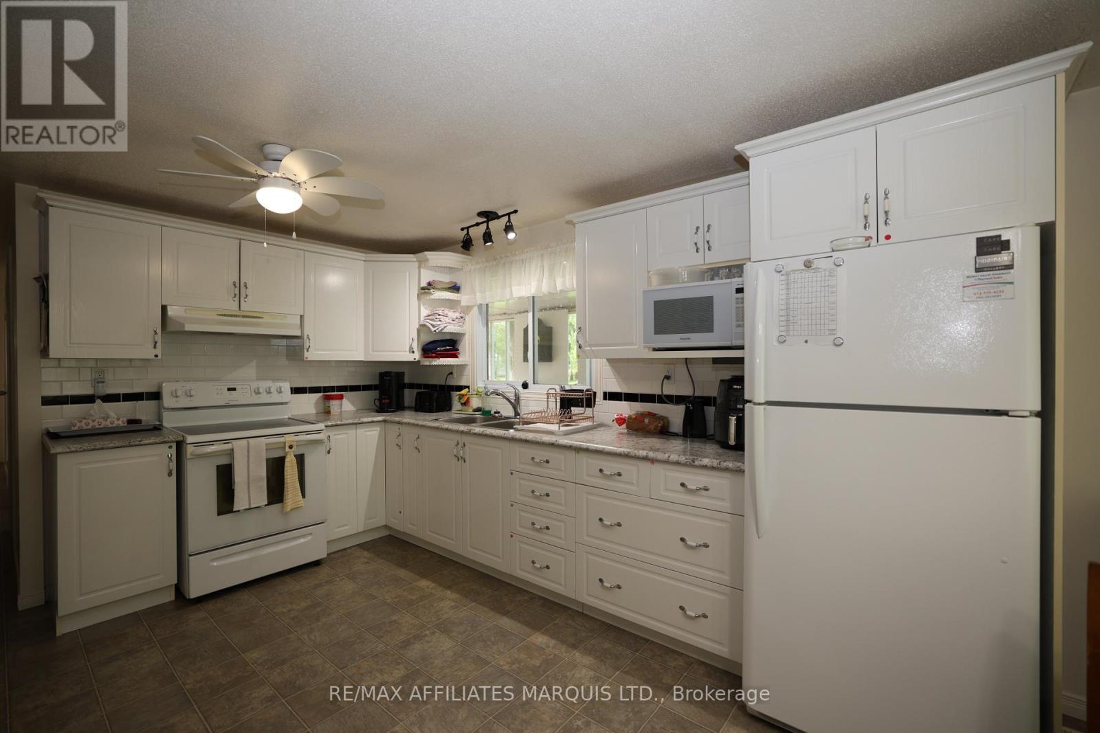 9 Sutton Drive, Edwardsburgh/Cardinal, ON - Indoor Photo Showing Kitchen With Double Sink