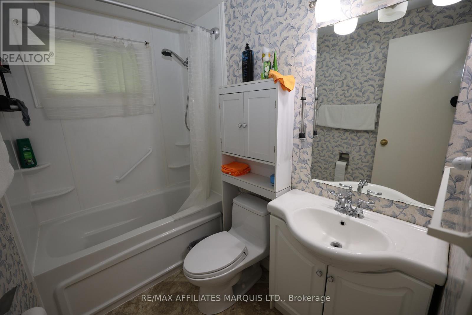 9 Sutton Drive, Edwardsburgh/Cardinal, ON - Indoor Photo Showing Bathroom