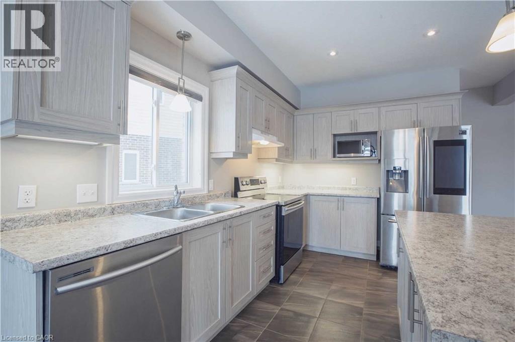 2825 Asima Drive, London, ON - Indoor Photo Showing Kitchen With Stainless Steel Kitchen With Double Sink With Upgraded Kitchen