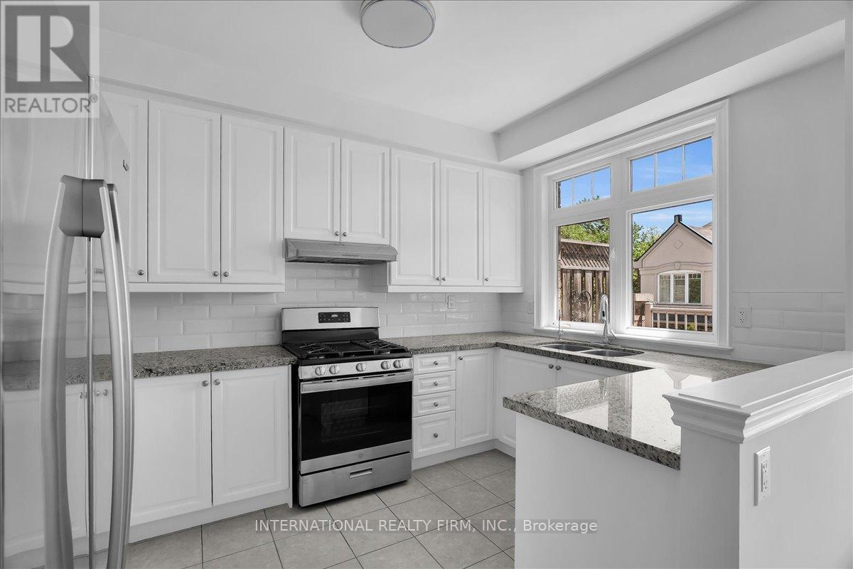 2014 Lakeshore Road W, Mississauga, ON - Indoor Photo Showing Kitchen With Upgraded Kitchen