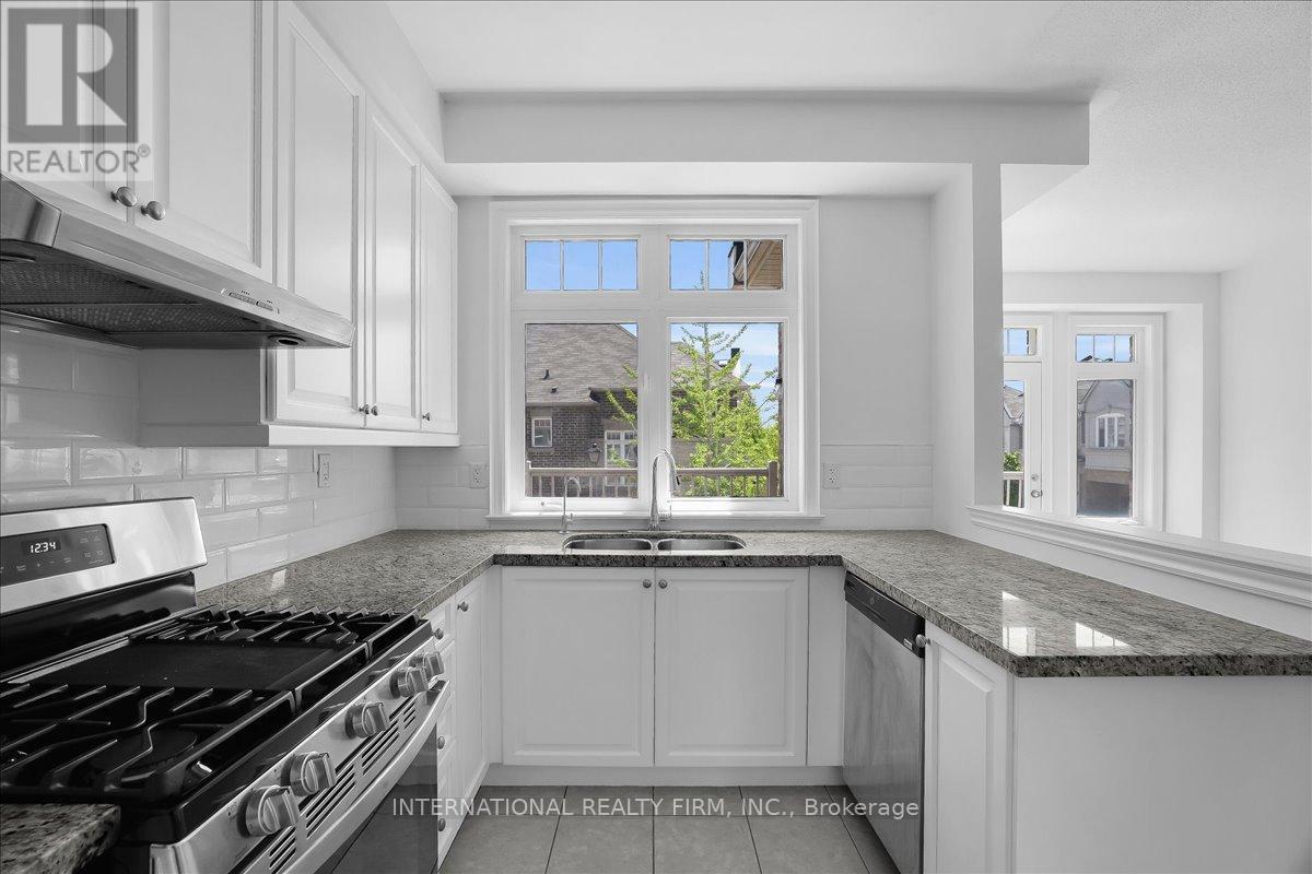 2014 Lakeshore Road W, Mississauga, ON - Indoor Photo Showing Kitchen With Double Sink With Upgraded Kitchen