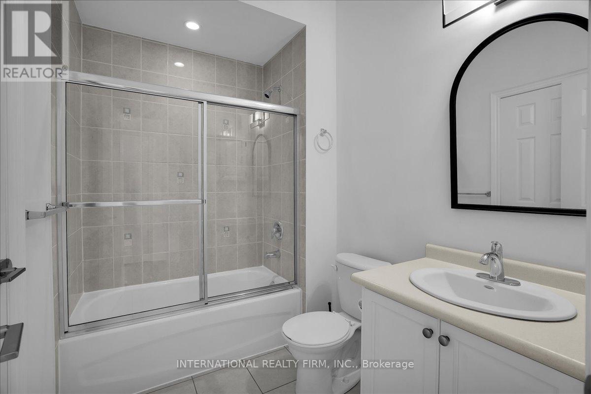 2014 Lakeshore Road W, Mississauga, ON - Indoor Photo Showing Bathroom