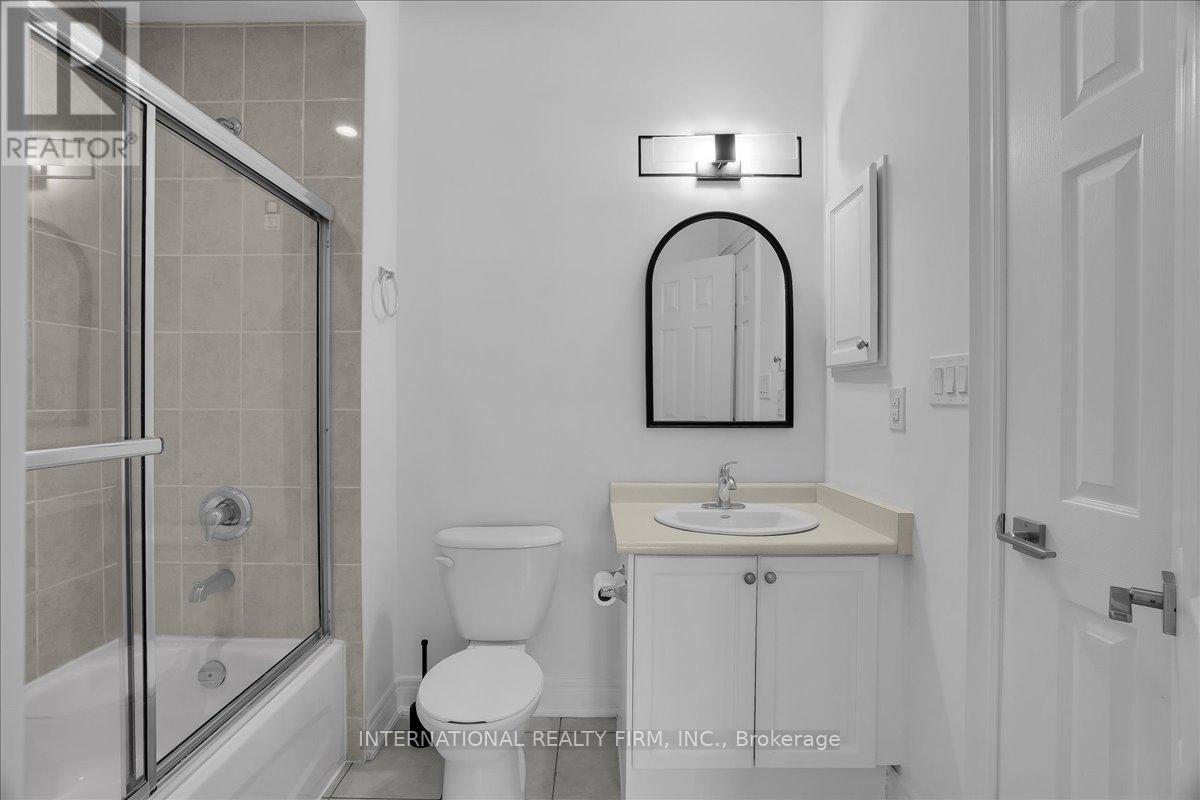 2014 Lakeshore Road W, Mississauga, ON - Indoor Photo Showing Bathroom