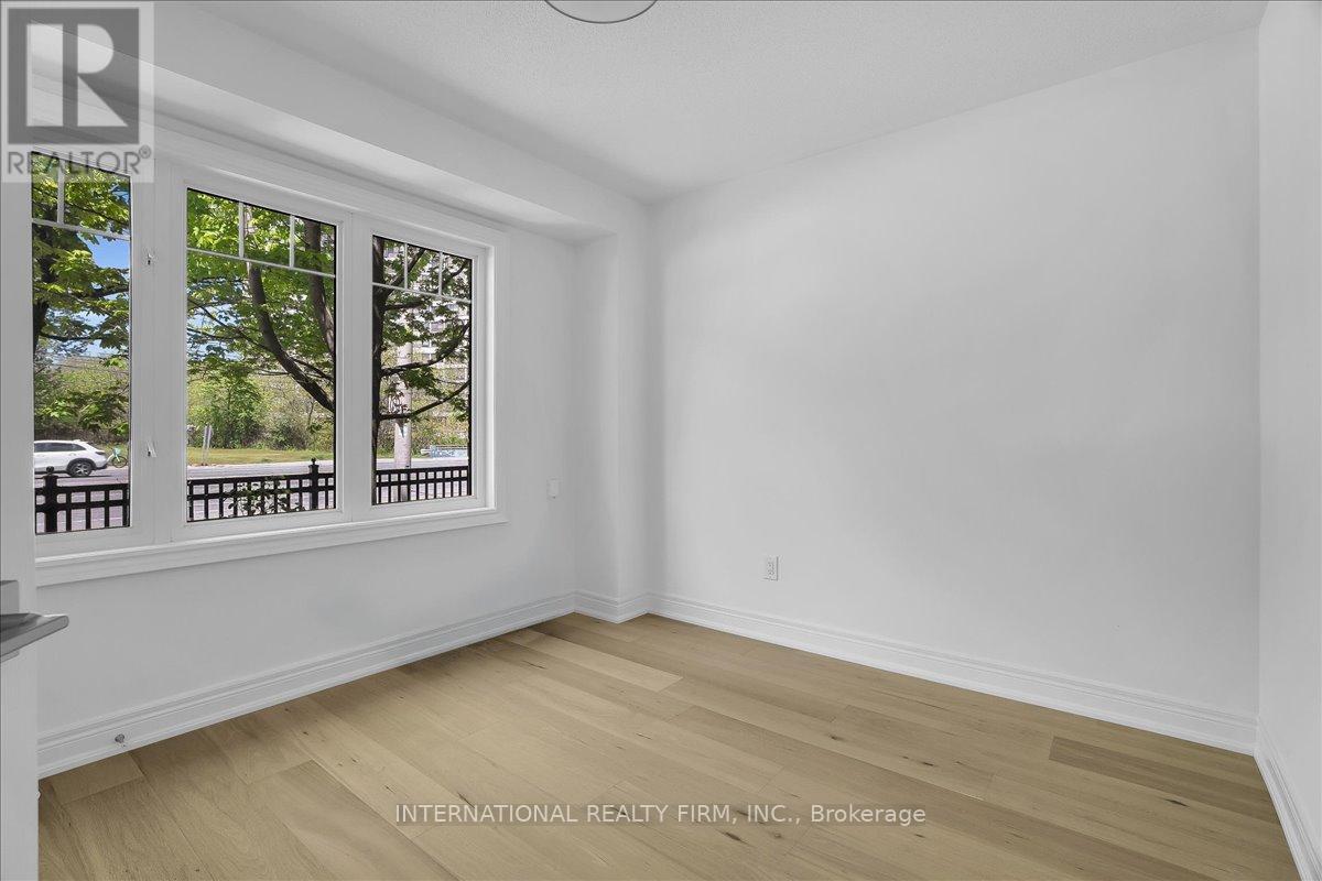 2014 Lakeshore Road W, Mississauga, ON - Indoor Photo Showing Other Room