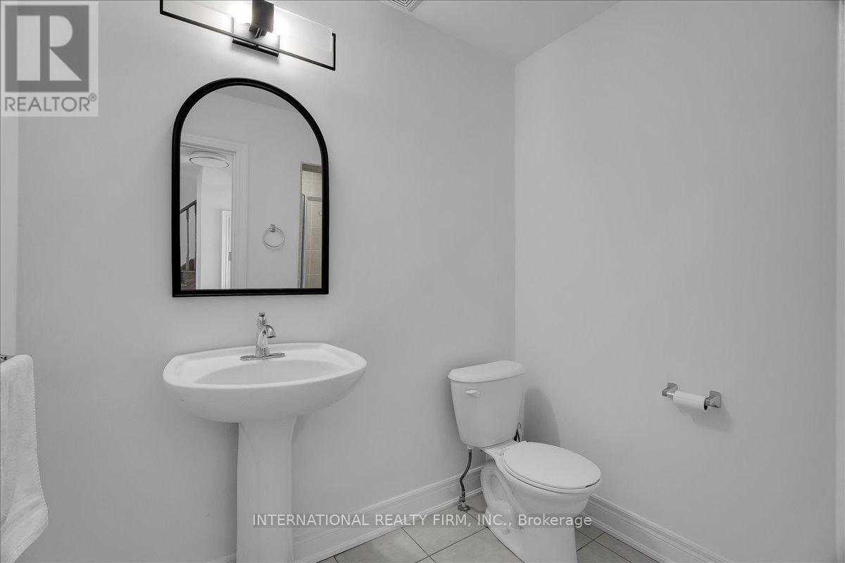 2014 Lakeshore Road W, Mississauga, ON - Indoor Photo Showing Bathroom