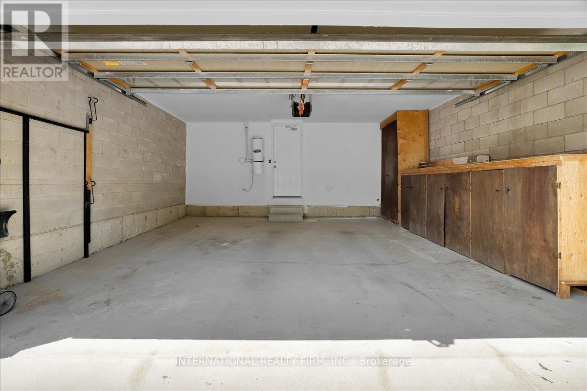 2014 Lakeshore Road W, Mississauga, ON - Indoor Photo Showing Garage
