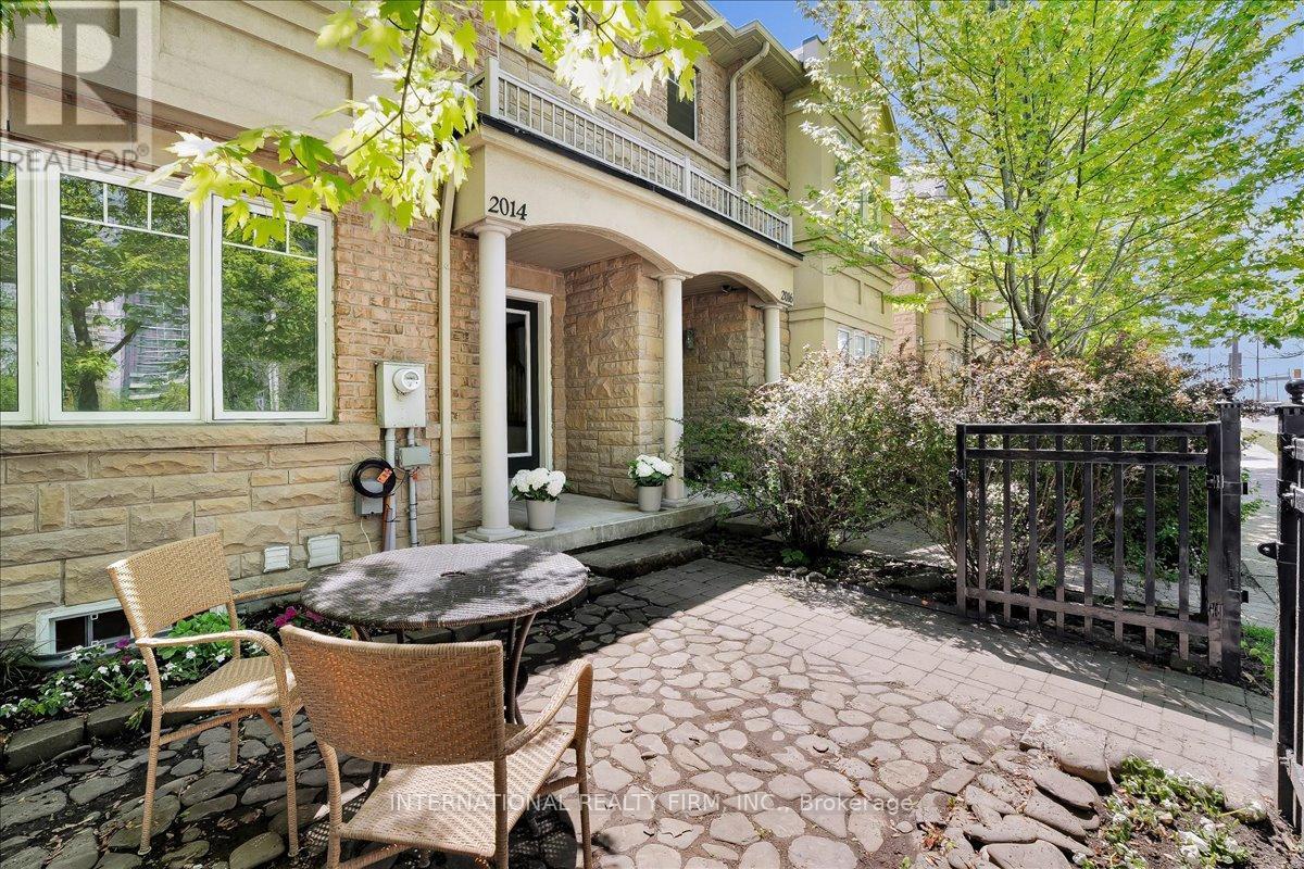 2014 Lakeshore Road W, Mississauga, ON - Outdoor With Deck Patio Veranda
