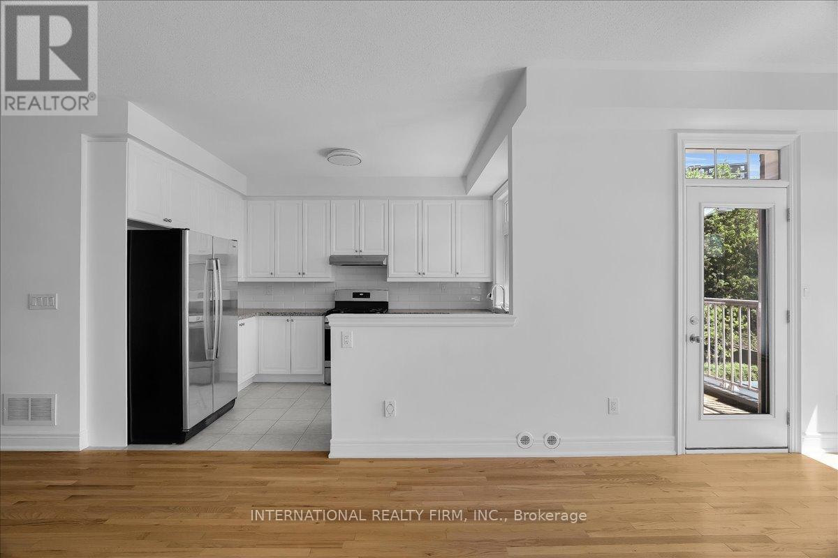 2014 Lakeshore Road W, Mississauga, ON - Indoor Photo Showing Kitchen