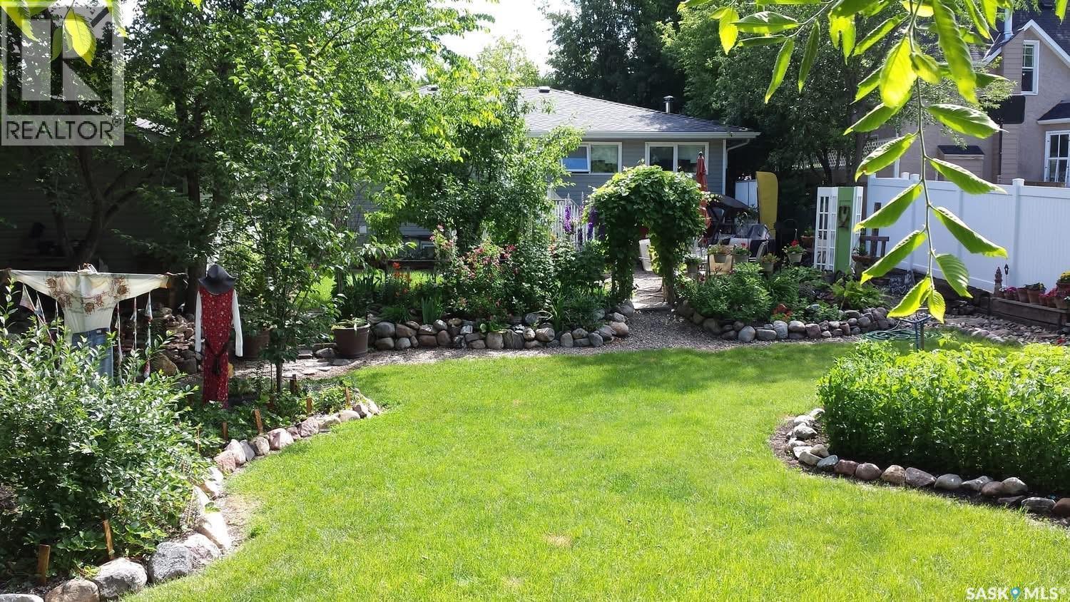 170 Elgin Crescent, Lumsden, SK - Outdoor