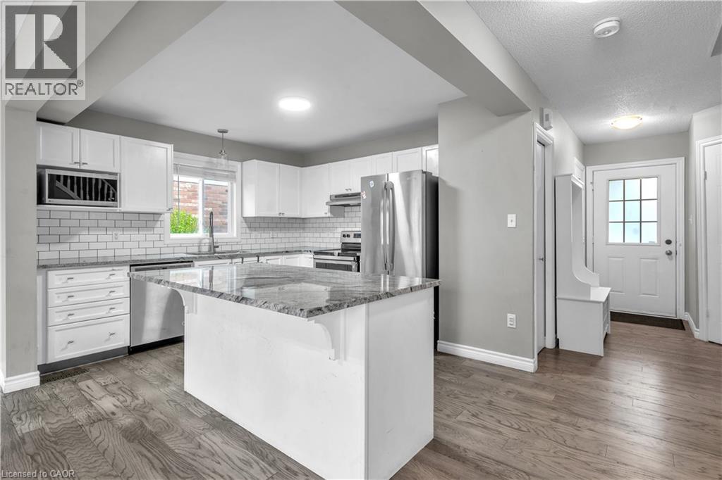 1630 Benjamin Drive, London, ON - Indoor Photo Showing Kitchen With Upgraded Kitchen
