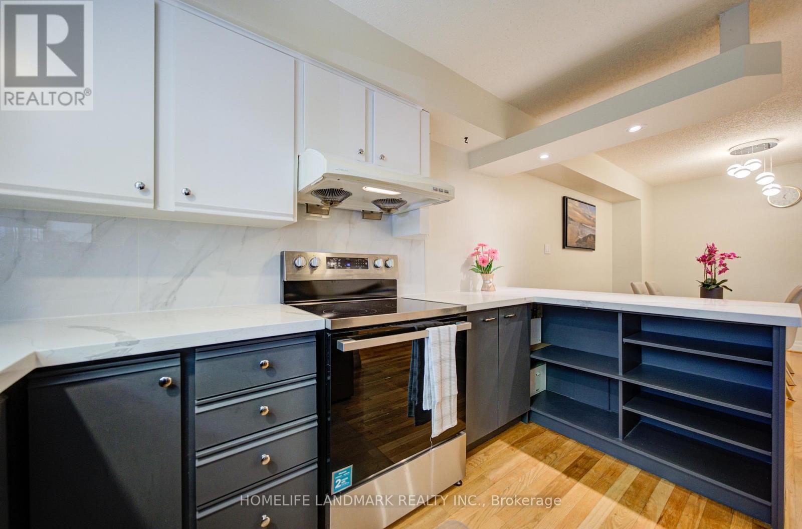 7 - 3345 Silverado Drive, Mississauga, ON - Indoor Photo Showing Kitchen
