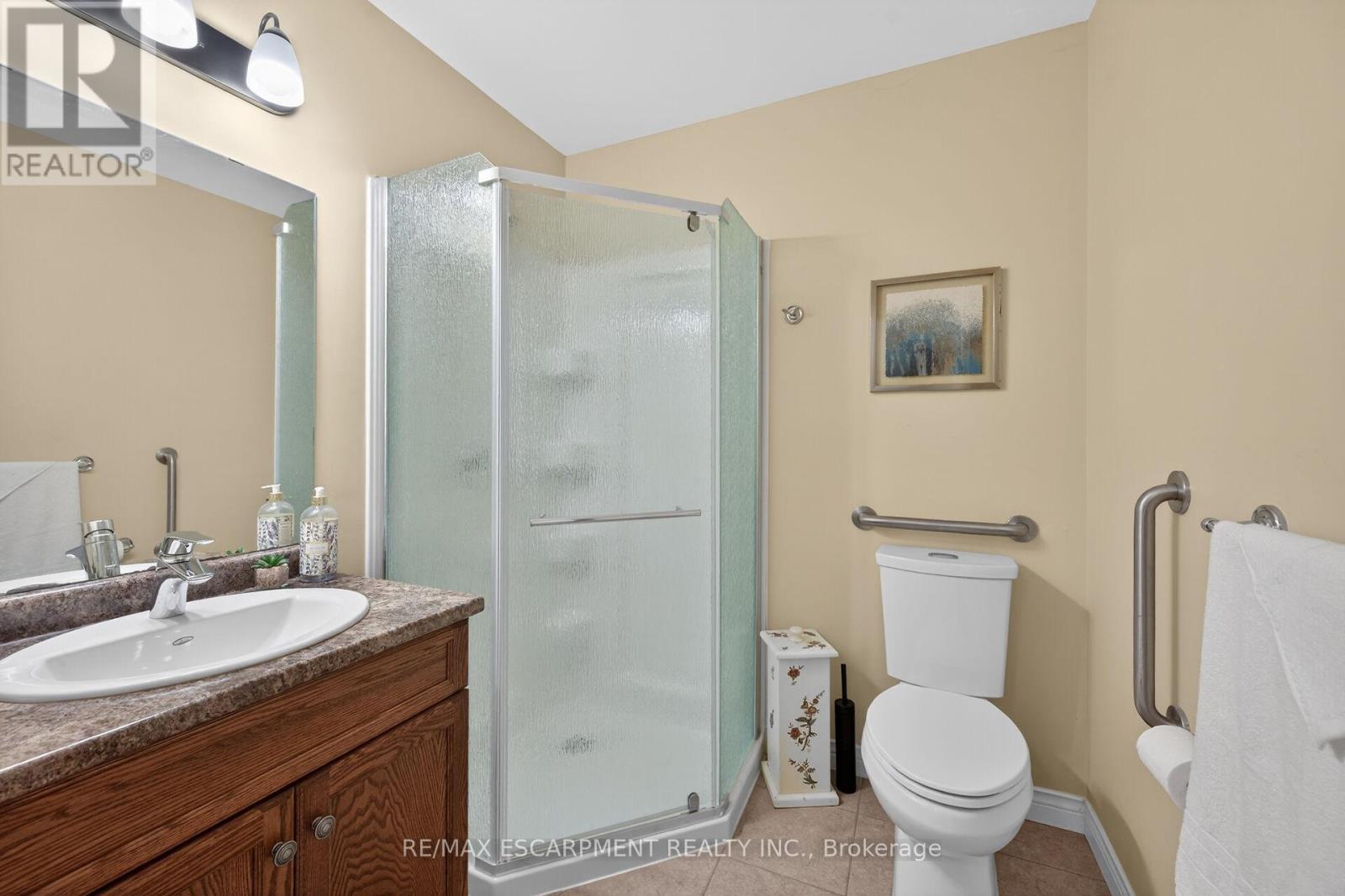 10 Emily Street, Haldimand, ON - Indoor Photo Showing Bathroom