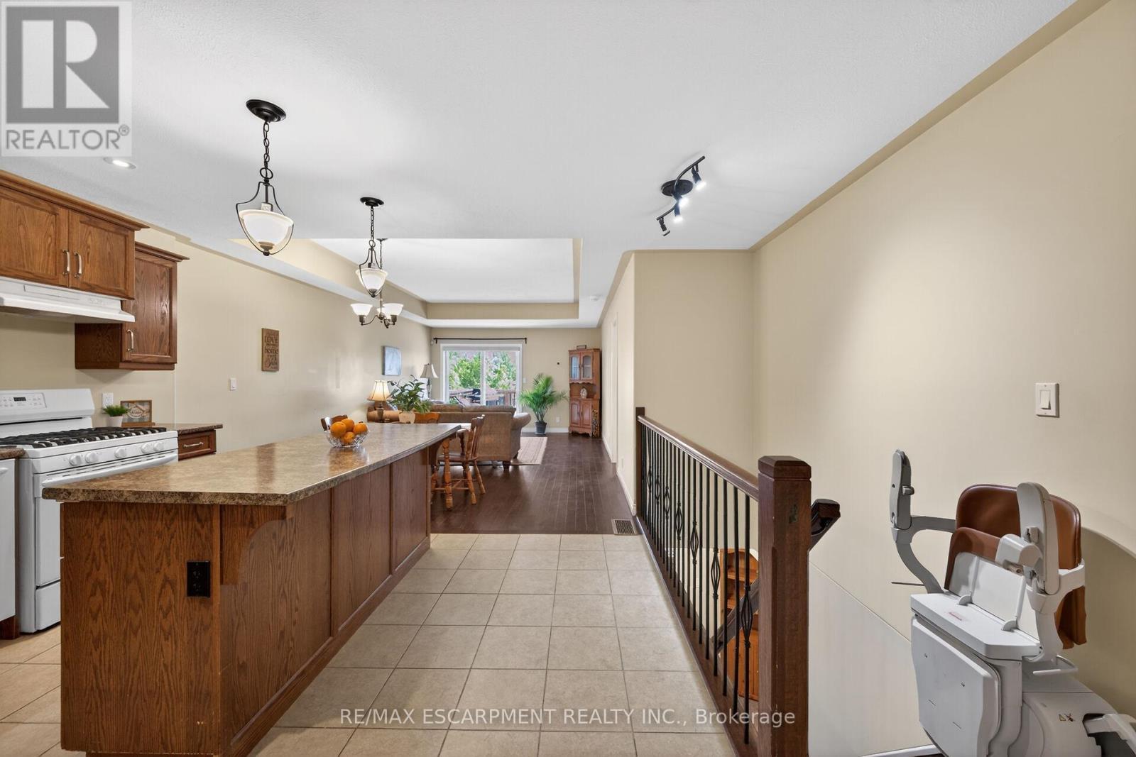 10 Emily Street, Haldimand, ON - Indoor Photo Showing Kitchen
