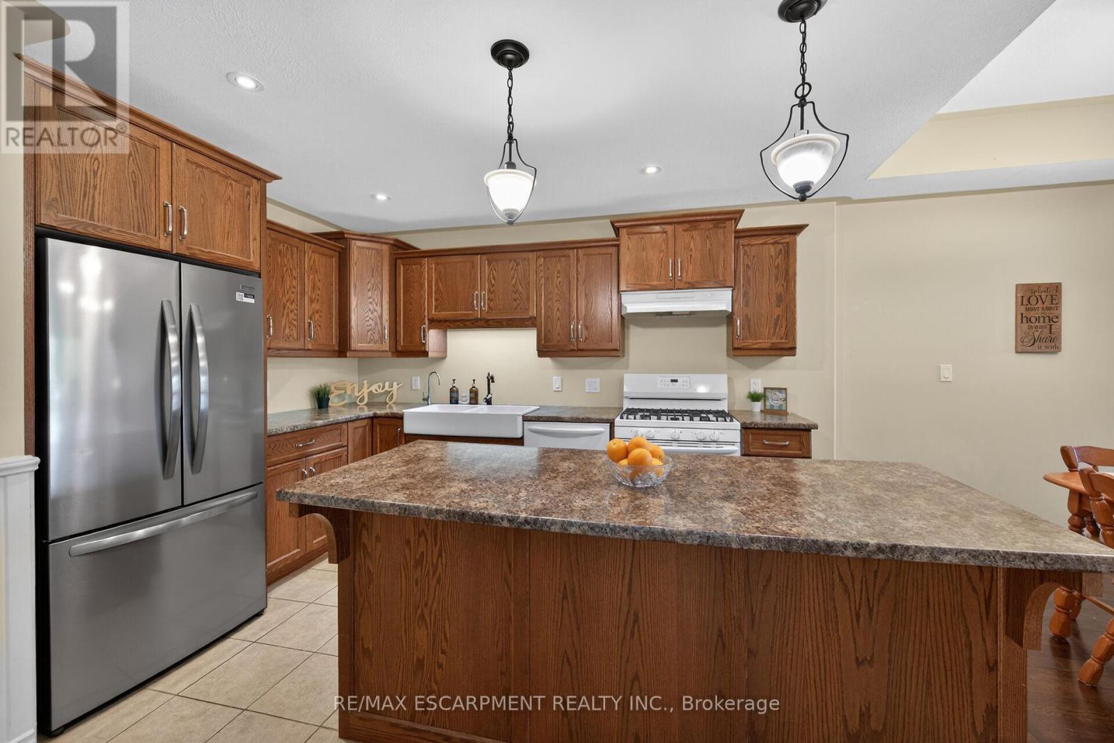 10 Emily Street, Haldimand, ON - Indoor Photo Showing Kitchen