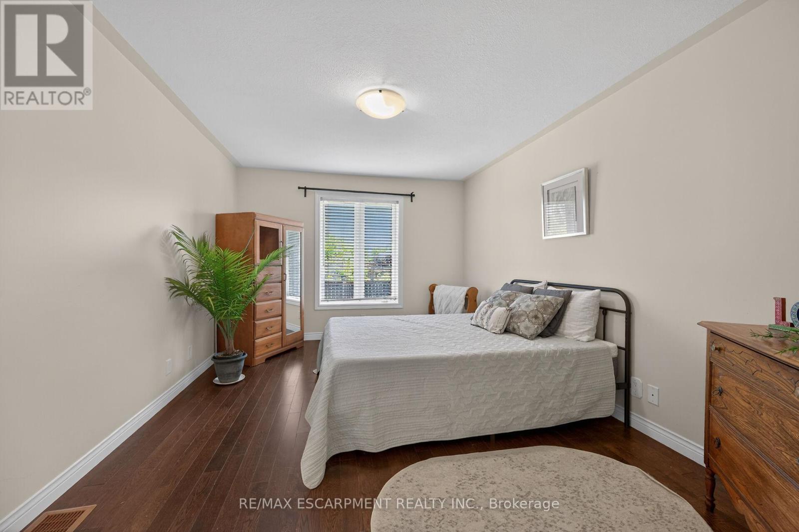 10 Emily Street, Haldimand, ON - Indoor Photo Showing Bedroom