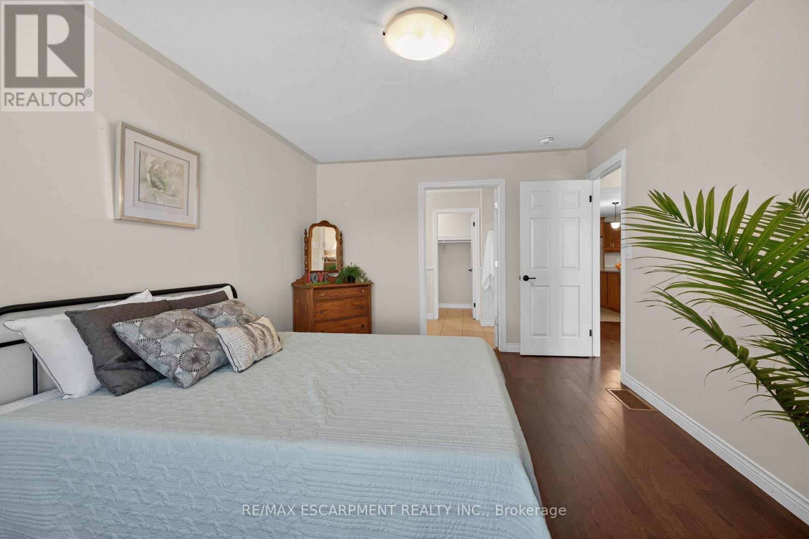 10 Emily Street, Haldimand, ON - Indoor Photo Showing Bedroom