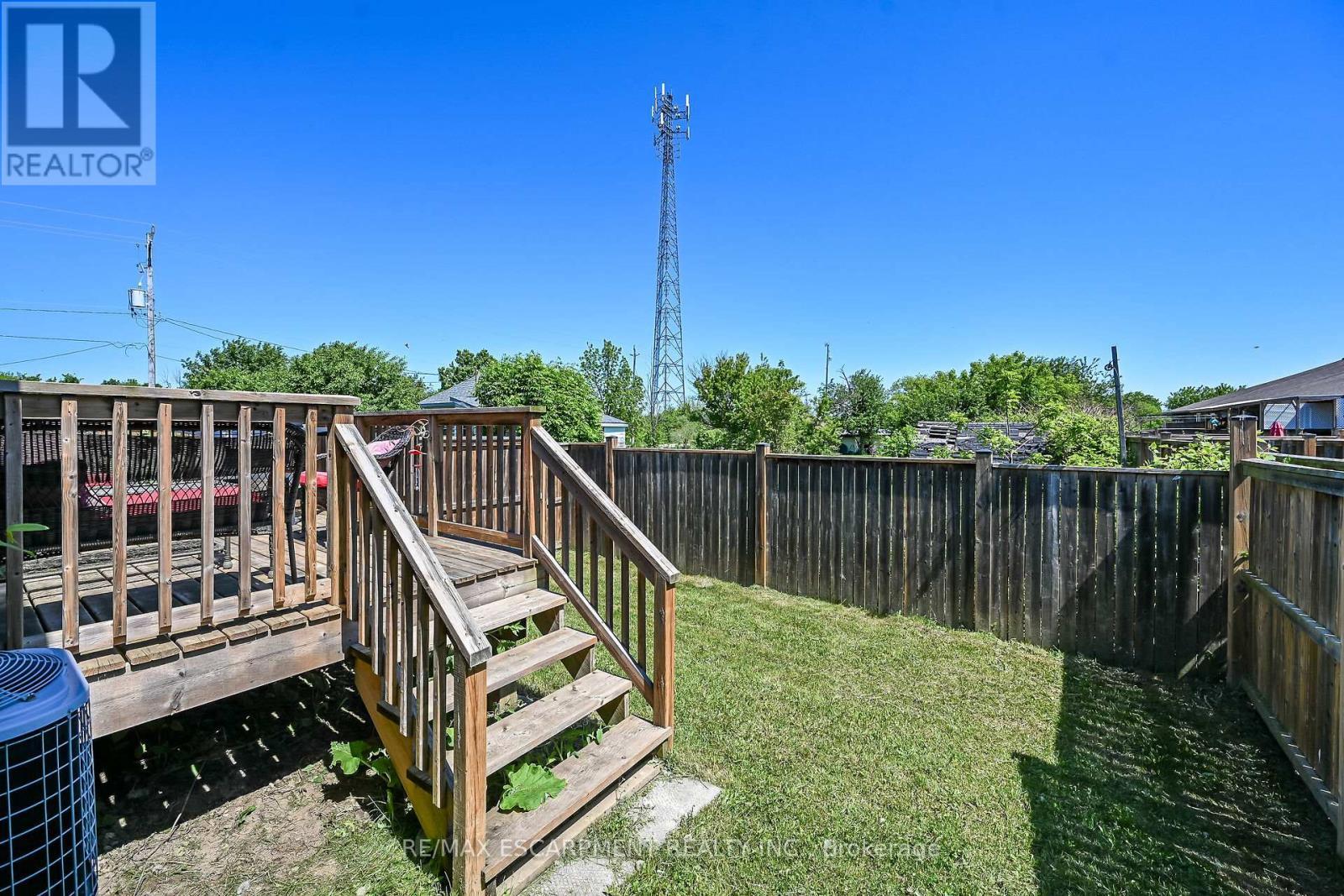 10 Emily Street, Haldimand, ON - Outdoor