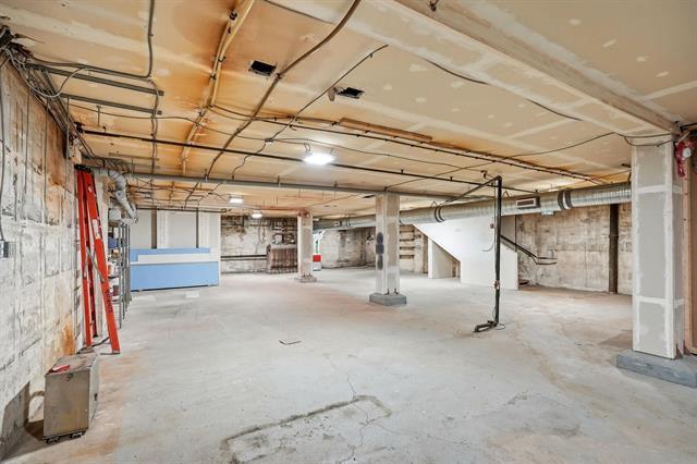 251 Princess St, Winnipeg, MB
