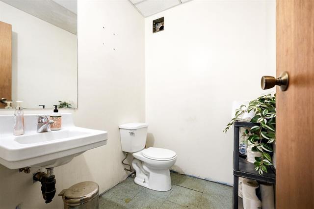 251 Princess St, Winnipeg, MB