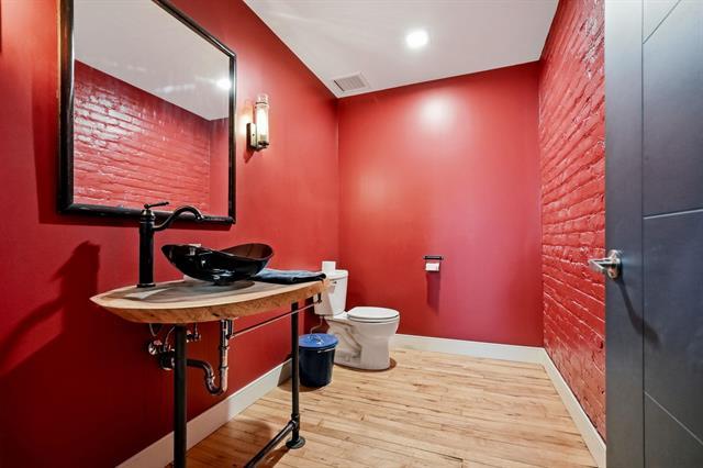 251 Princess St, Winnipeg, MB