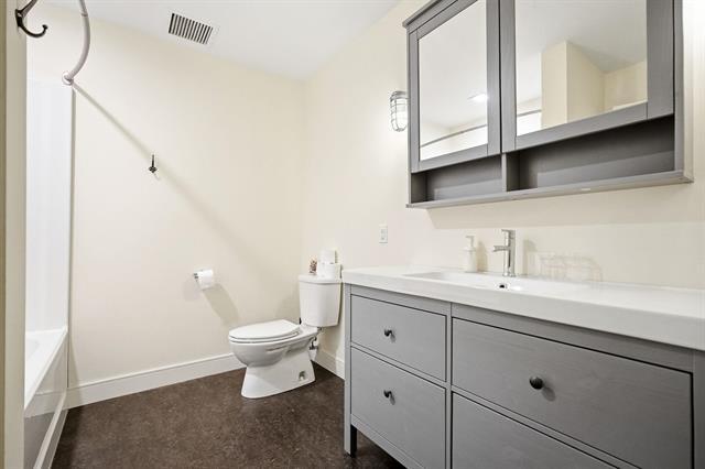 251 Princess St, Winnipeg, MB