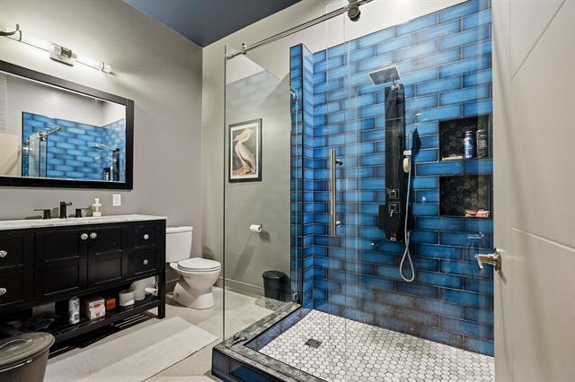 251 Princess St, Winnipeg, MB