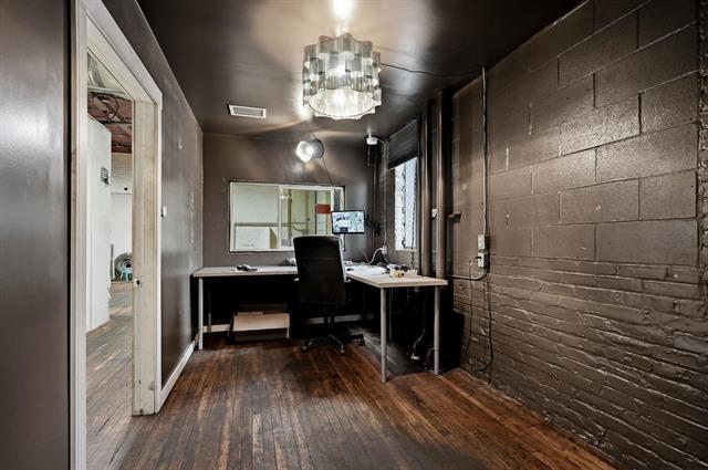 251 Princess St, Winnipeg, MB