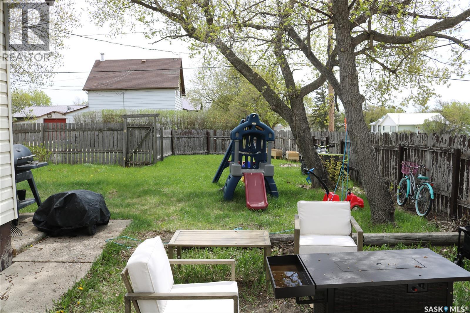 202 Main Street, Young, SK - Outdoor