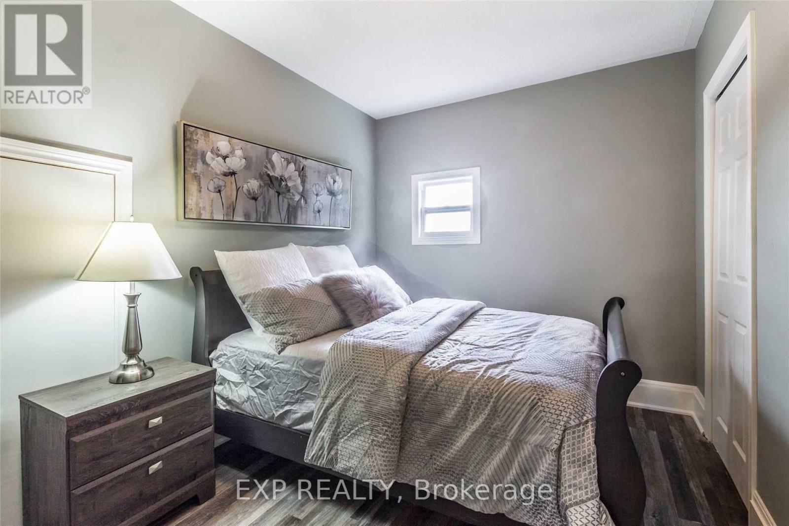 97 Ontario Avenue, Hamilton, ON - Indoor Photo Showing Bedroom