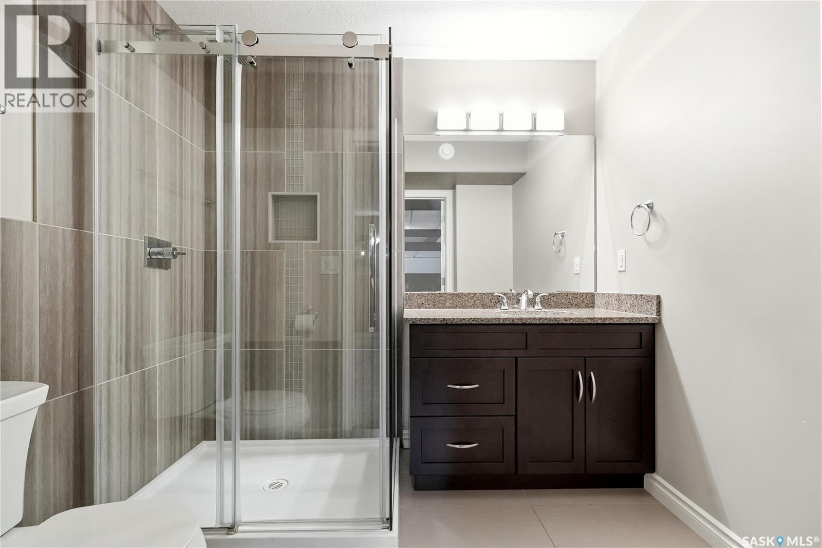 627 Paton Way, Saskatoon, SK - Indoor Photo Showing Bathroom