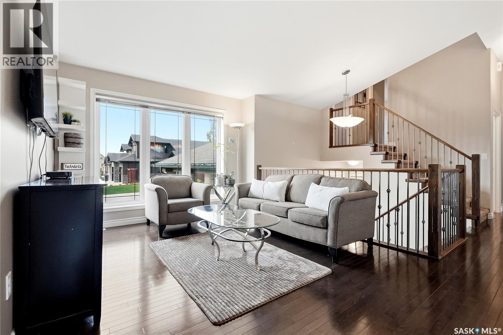 627 Paton Way, Saskatoon, SK - Indoor Photo Showing Living Room