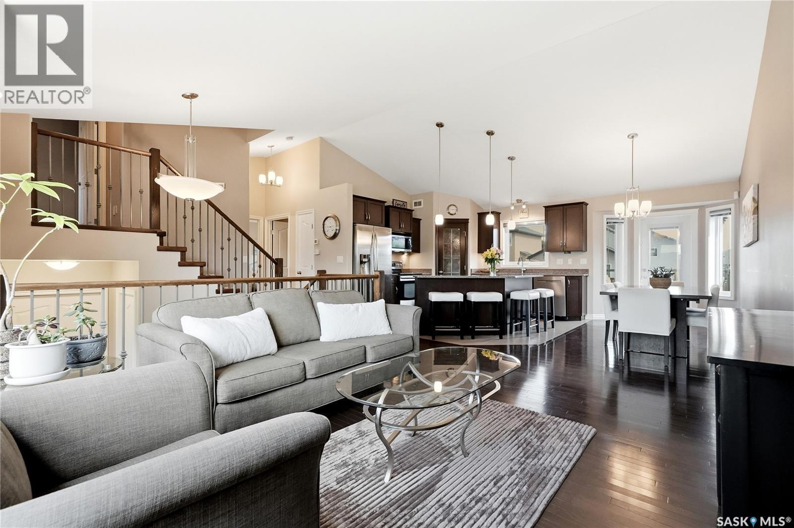 627 Paton Way, Saskatoon, SK - Indoor Photo Showing Living Room