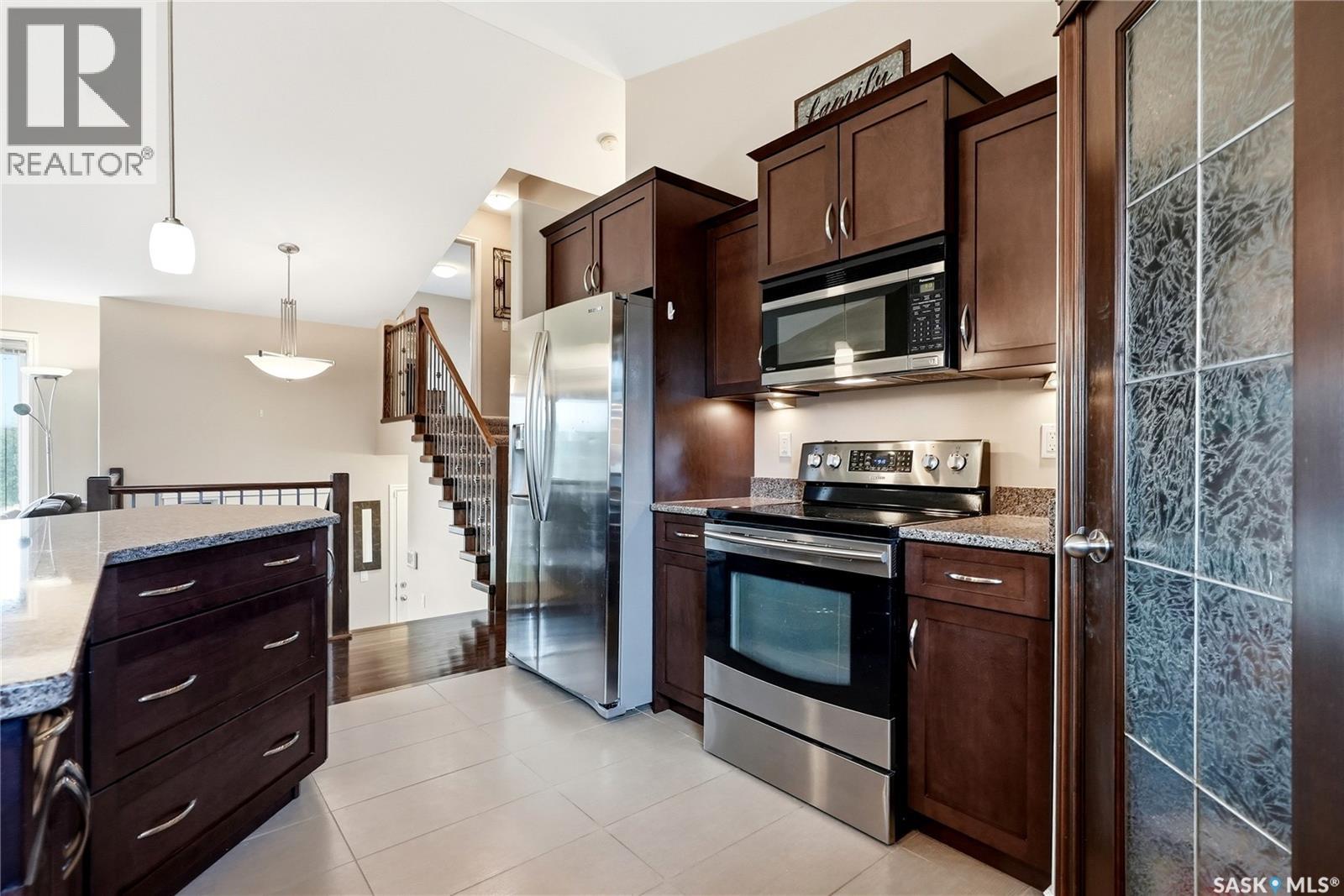 627 Paton Way, Saskatoon, SK - Indoor Photo Showing Kitchen