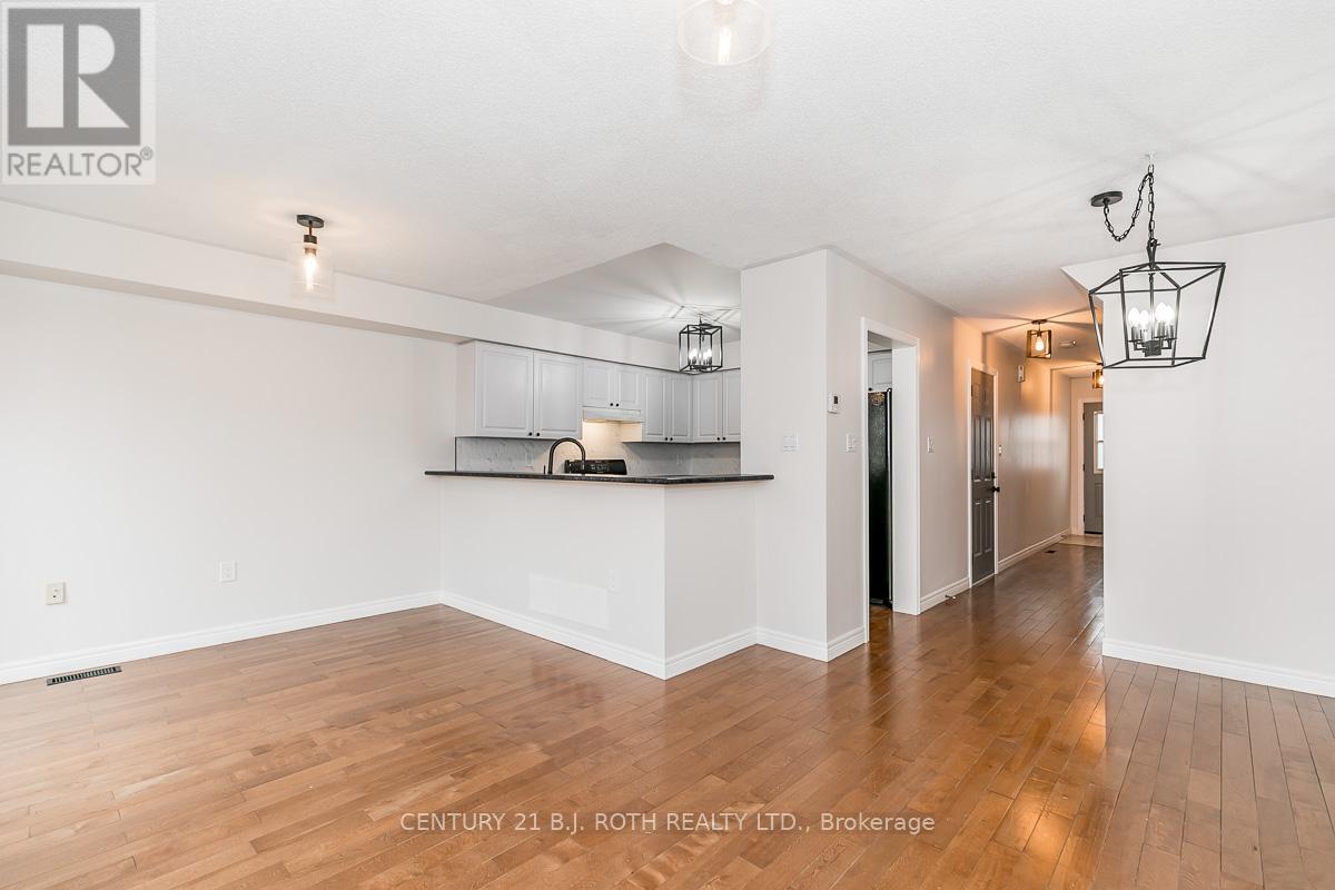 18 - 430 Mapleview Drive E, Barrie, ON - Indoor Photo Showing Other Room