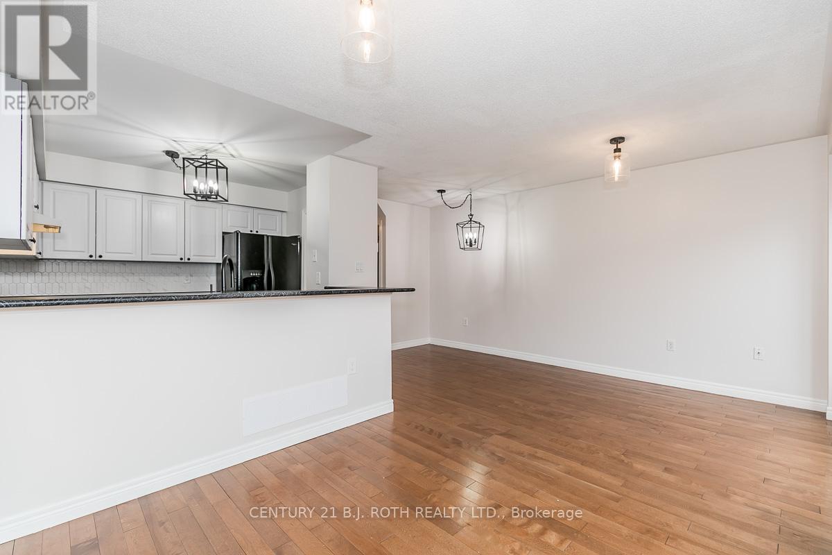 18 - 430 Mapleview Drive E, Barrie, ON - Indoor Photo Showing Kitchen