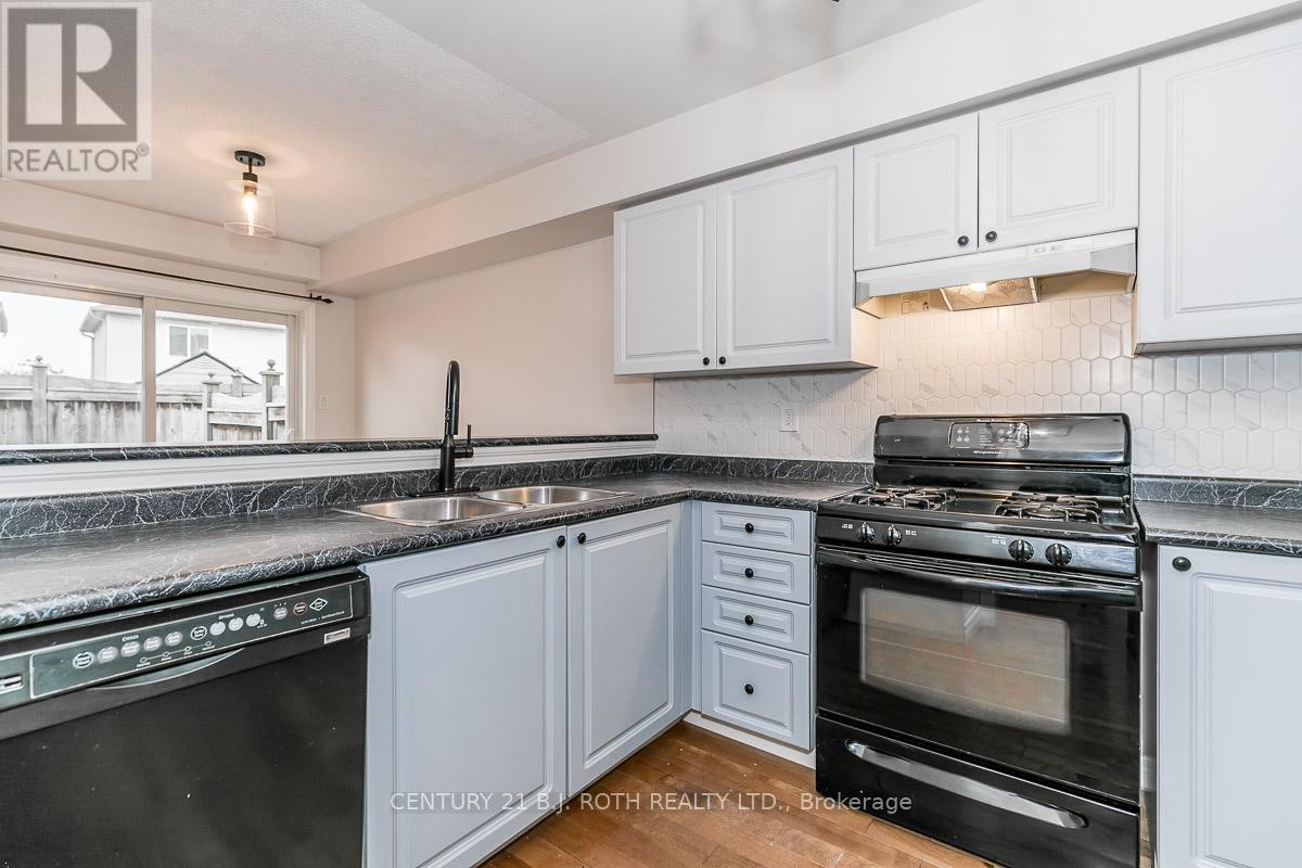 18 - 430 Mapleview Drive E, Barrie, ON - Indoor Photo Showing Kitchen With Double Sink