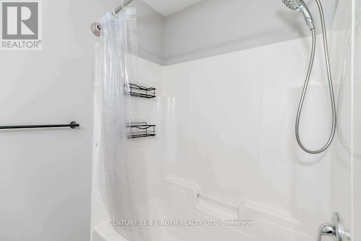 18 - 430 Mapleview Drive E, Barrie, ON - Indoor Photo Showing Bathroom