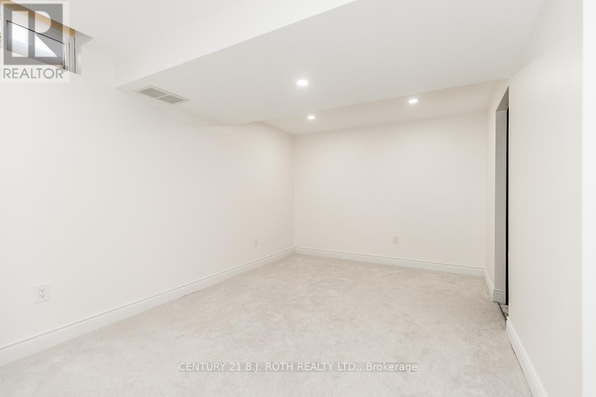 18 - 430 Mapleview Drive E, Barrie, ON - Indoor Photo Showing Other Room