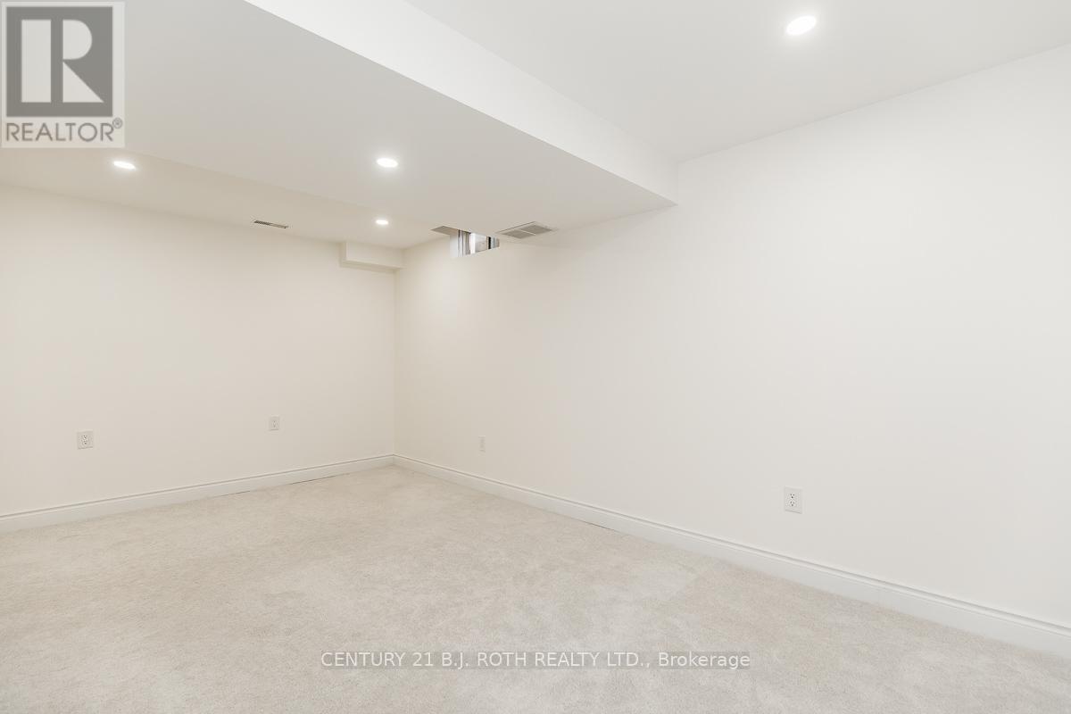 18 - 430 Mapleview Drive E, Barrie, ON - Indoor Photo Showing Other Room