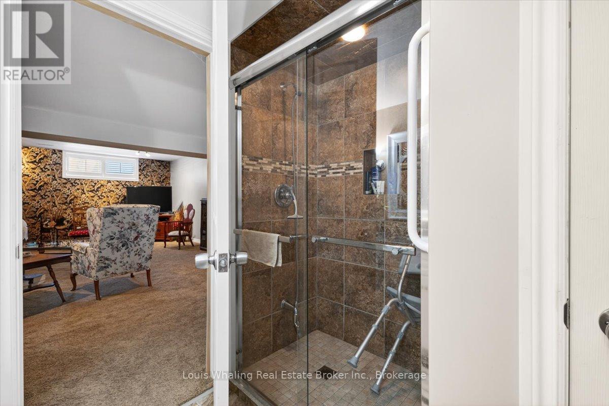 113 B 13Th Avenue, Hanover, ON - Indoor Photo Showing Bathroom