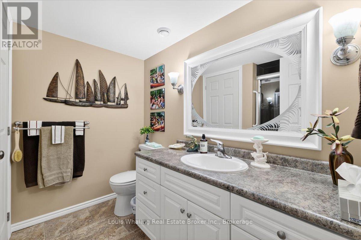 113 B 13Th Avenue, Hanover, ON - Indoor Photo Showing Bathroom